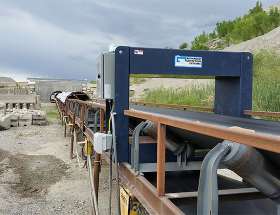 Industrial Metal Detector with Flat Belt Conveyor